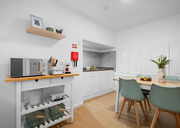 Luzia By The Sea - T1 Acolhedor A Passos Da